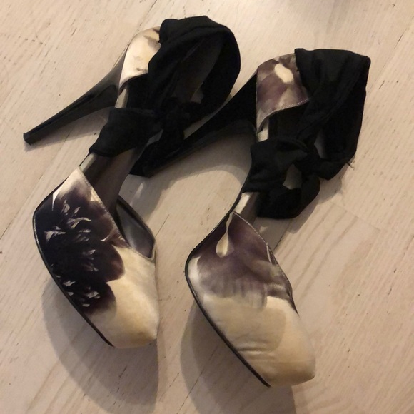 NINE WEST ballet slipper style satin stilettos - Picture 2 of 7